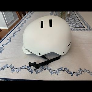 Giro surface bike helmet size women’s medium